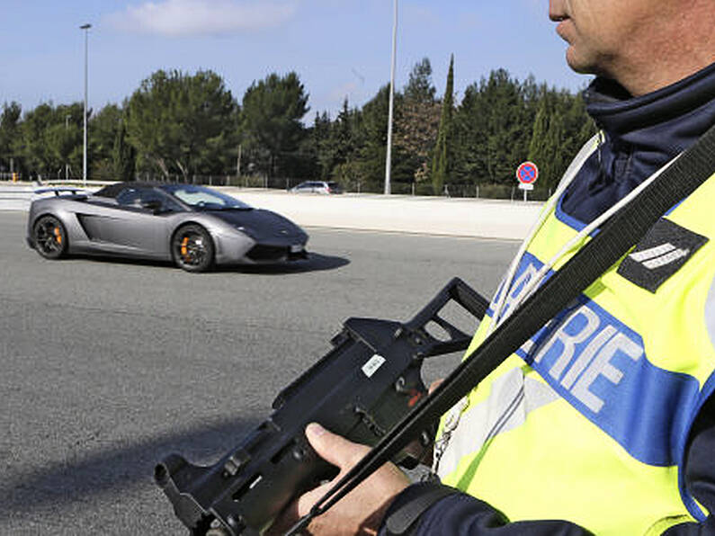 Paris police shoot man who attacked passers-by with knife