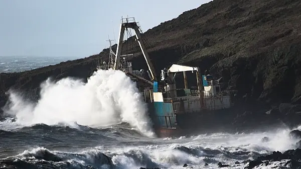 8 stormy pictures as Dennis the Menace blows through Ireland