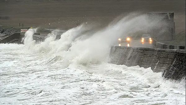 8 stormy pictures as Dennis the Menace blows through Ireland