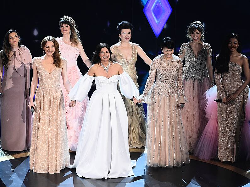 Watch: 10 Elsa's perform at The Oscars