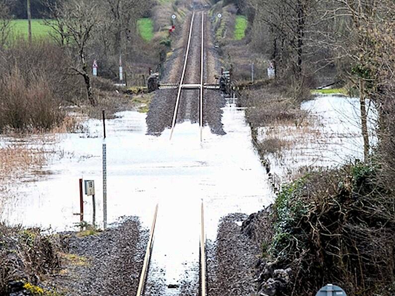 Farmer: Mid-Shannon area 'an absolute sea of water'