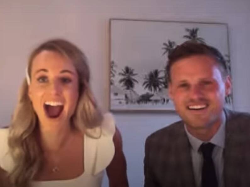 Ellie Goulding surprise Bride and Groom in Wedding Zoom