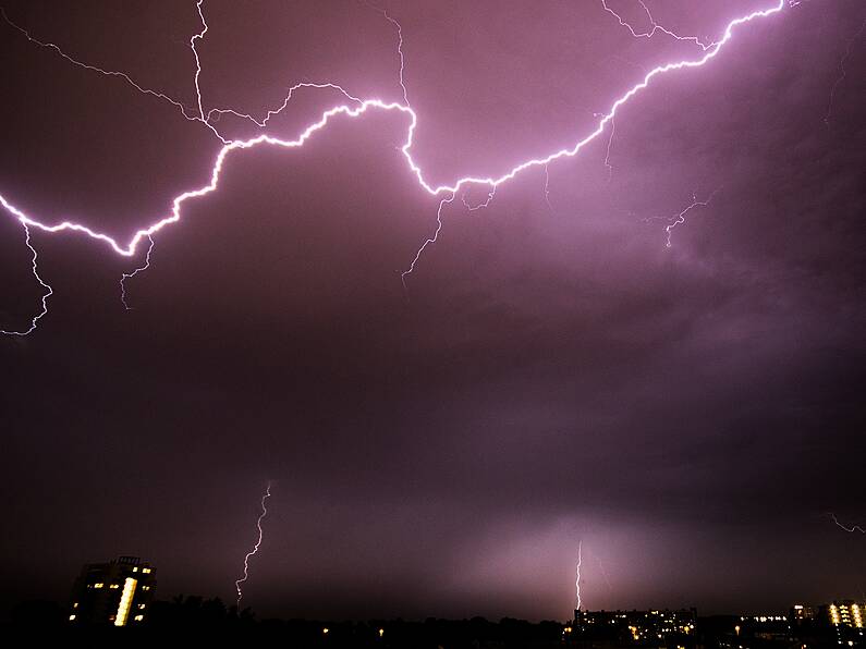 Met Éireann issue status yellow thunder warning