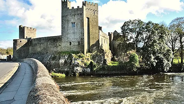 Matt Damon and Ben Affleck in Co Tipperary filming The Last Duel