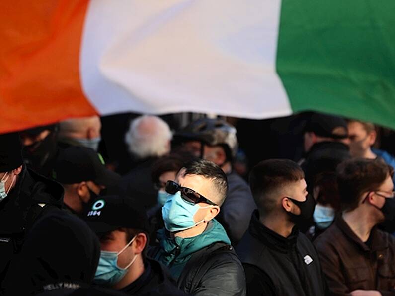 Photos: violent clashes between Dublin protest groups