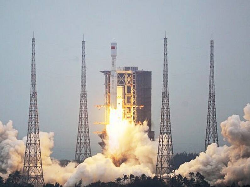 Enormous Chinese rocket falling to earth