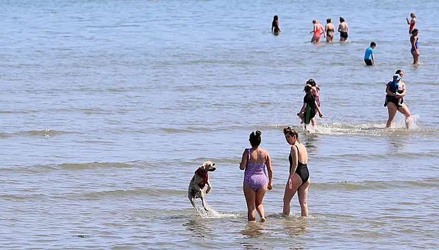 High temperature warning extended as heatwave continues