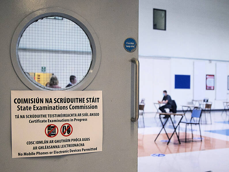 Over two thirds of students want hybrid exams this year