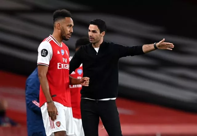 Mikel Arteta (right) and Pierre-Emerick Aubameyang