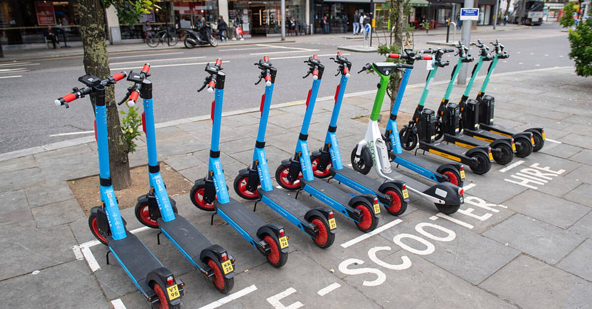 E-scooters should be banned from footpaths & limited to 20km/h, say road safety experts - Vimarsana News