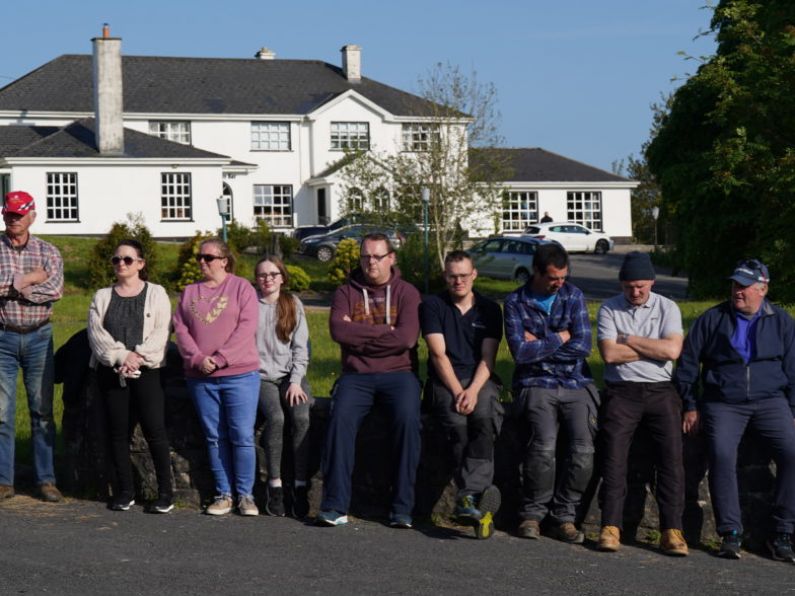 Protesters lift blockade at hotel housing asylum seekers in Co Clare
