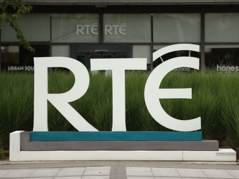 Government wary of sacking RTÉ executive board over legal issues