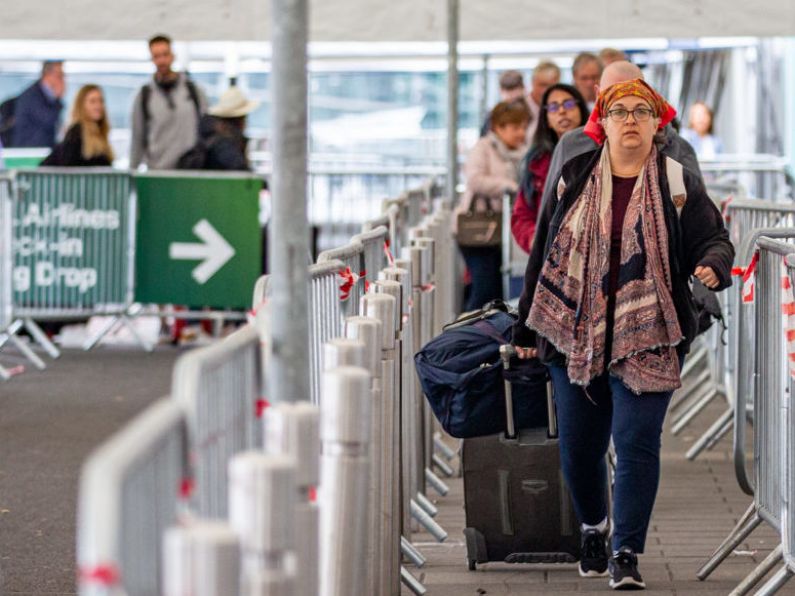 Dublin Airport says queues moving 'smoothly' amid busy morning