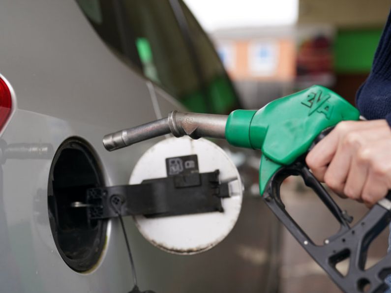 Petrol stations may have to ration fuel at the pumps if there are oil shortages this winter