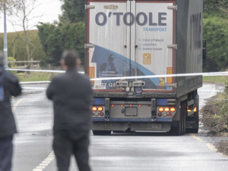 Pedestrian (30s) killed in crash involving lorry