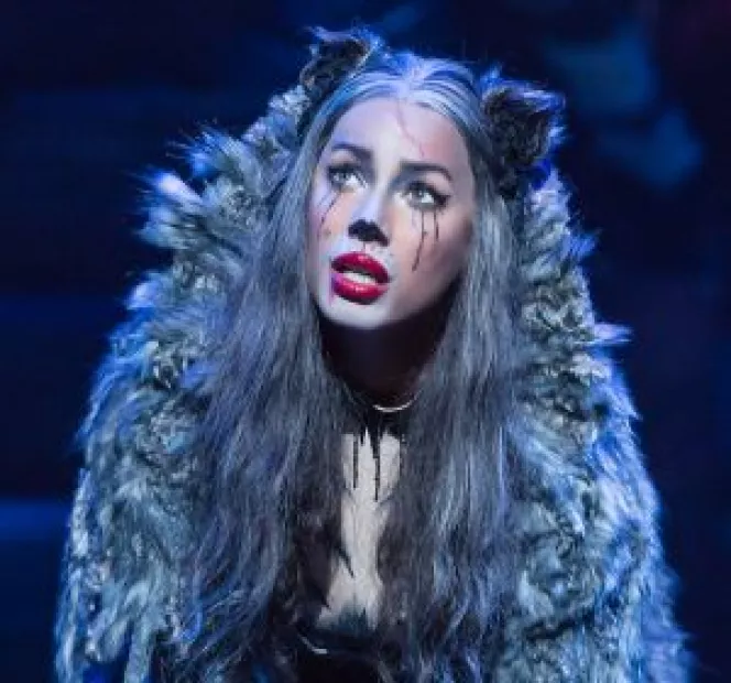 Leona_Lewis_as_Grizabella_in_CATS_