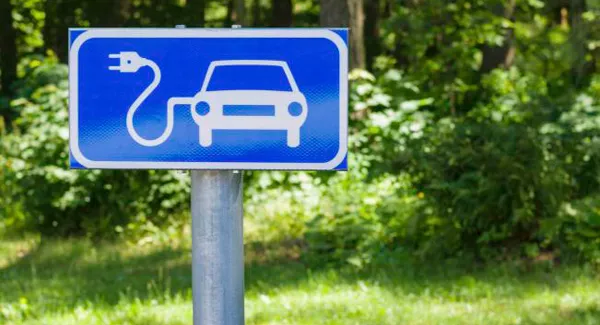 Irish roads get access to new mobile-charging unit for electric cars