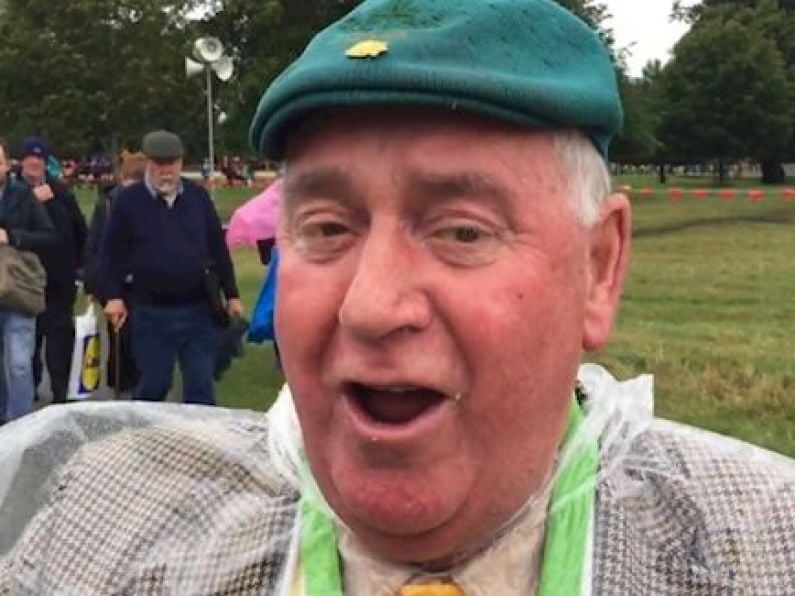 WATCH: Mass goer sings for the Pope as he makes his way to Phoenix Park