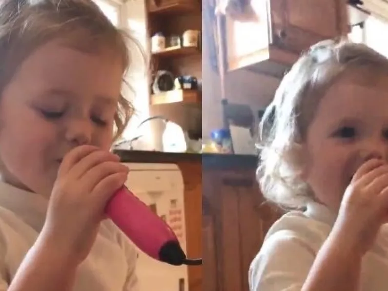 WATCH: The Carlow Rose’s three-year-old daughter adorably copy her Mam singing ‘Crazy World’