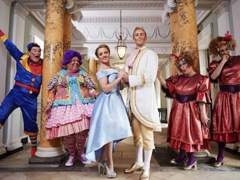 Pantos can go ahead but children shouldn't attend, Health Minister says
