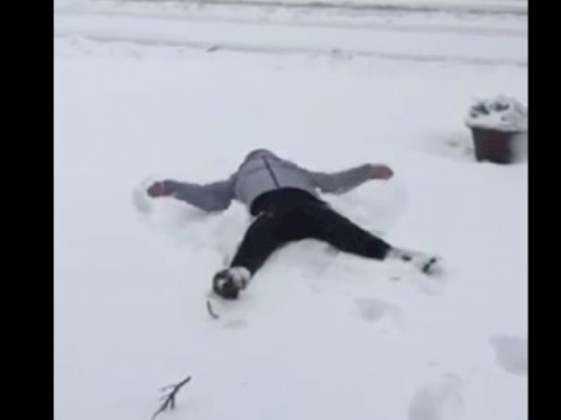 VIDEO: This Irish mammy fails hilariously at making a snow angel