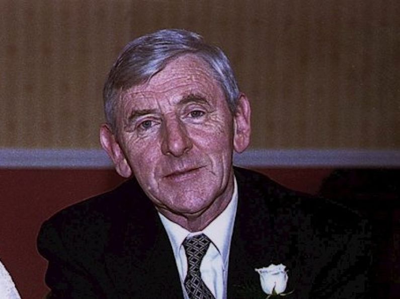 Cork-born Glenroe actor Dónall Farmer has died