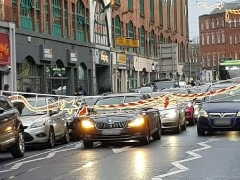 'Chaos' for motorists as Christmas lights fall on traffic in Limerick city