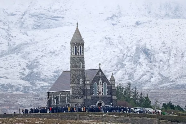 'Tears and shock and disbelief': Friends travel from Australia and Canada for Donegal crash funeral
