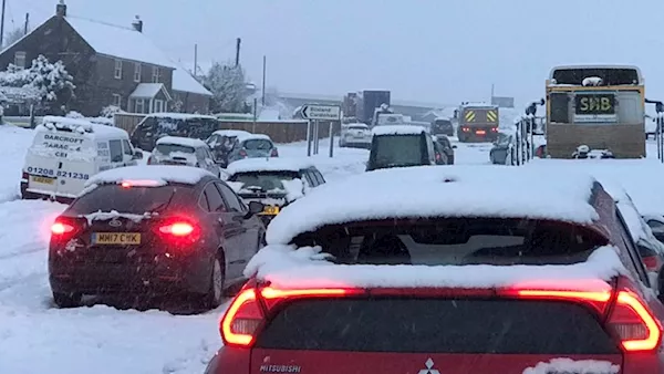 Around 100 cars left stranded in the snow in England