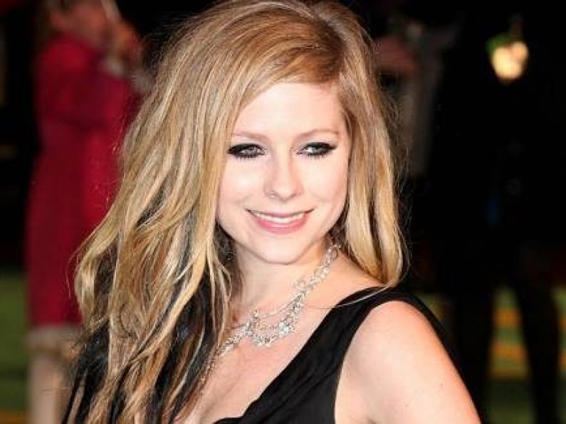 Avril Lavigne calls off her engagement