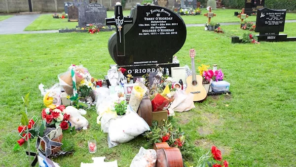 Fans make 'pilgrimage' to Dolores O’Riordan's graveside as first anniversary mass held