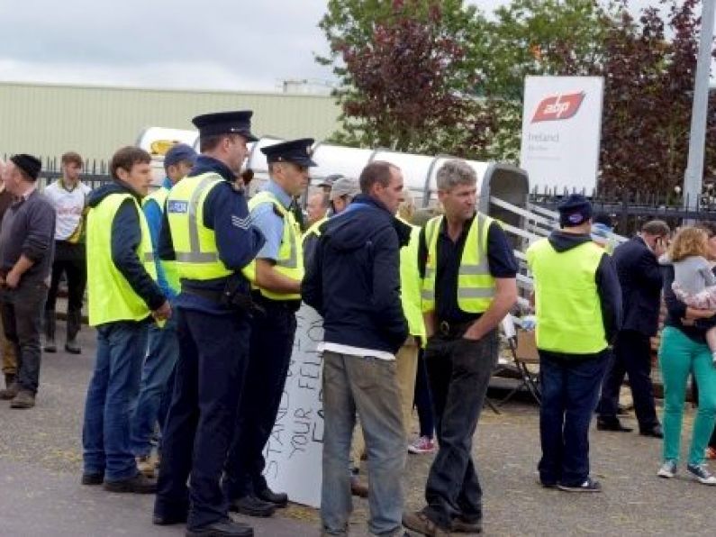 'Farmers can't take anymore': Cork farmers protest outside meat plant
