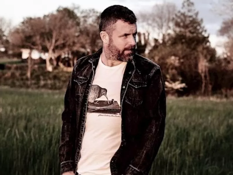 Mick Flannery becomes the first independent Irish artist to top the charts since 2018