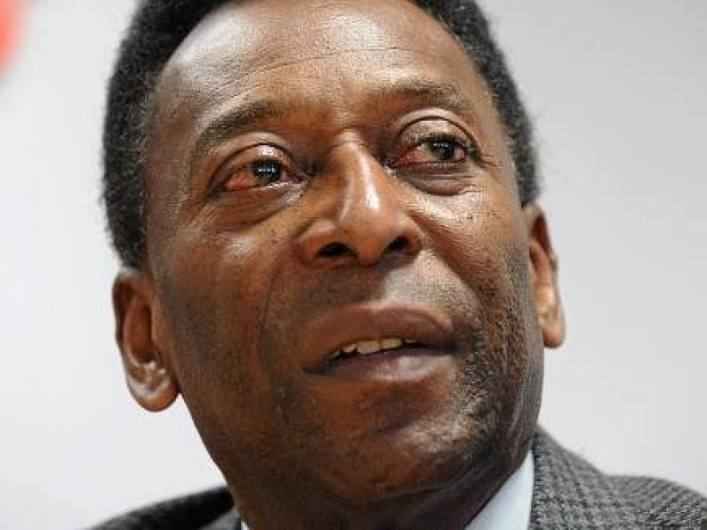 Pele admitted to hospital in Paris