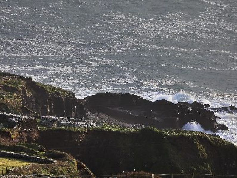 Three American students rescued from base of cliff in Kerry
