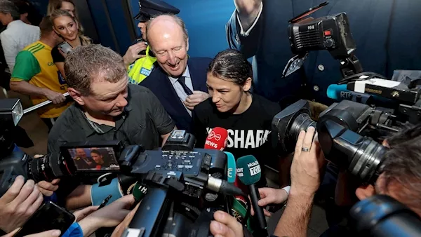 Katie Taylor homecoming: Twitter reacts to undisputed champion of the political photobomb, Shane Ross