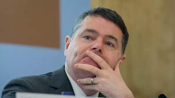 Minister reluctant to pay the HSE support staff in case it sparks other pay claims