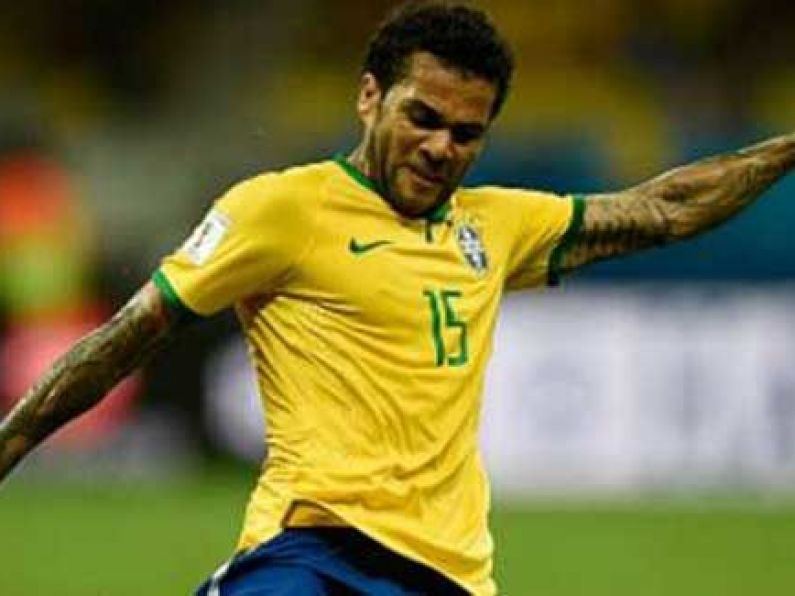 Dani Alves joins Sao Paulo