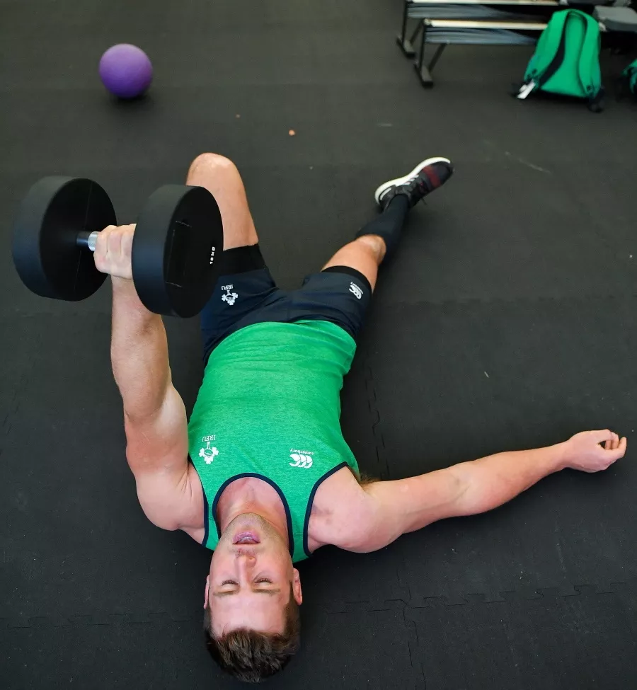 Johnny Sexton not in training but Robbie Henshaw continues recovery from injury