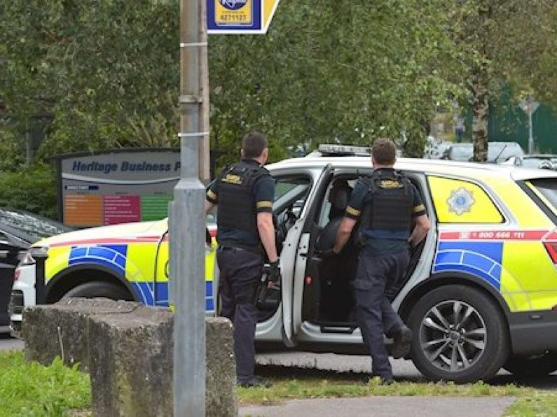 Gardaí hunt for burglars in Cork after high-speed chase