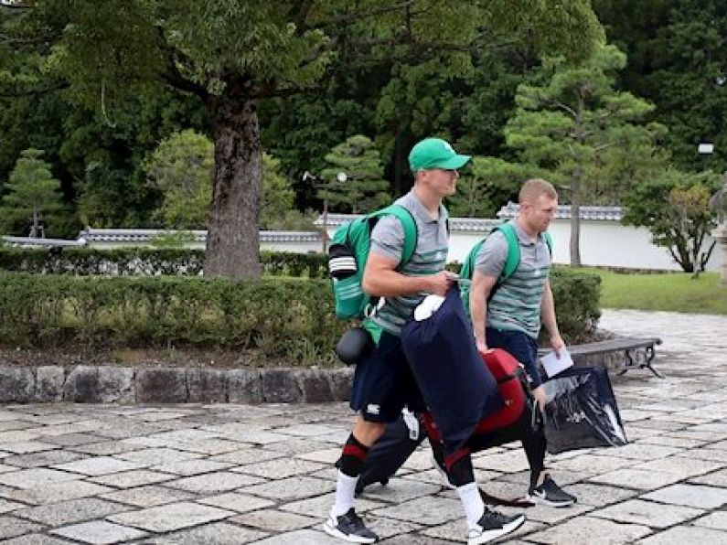 Johnny Sexton not in training but Robbie Henshaw continues recovery from injury