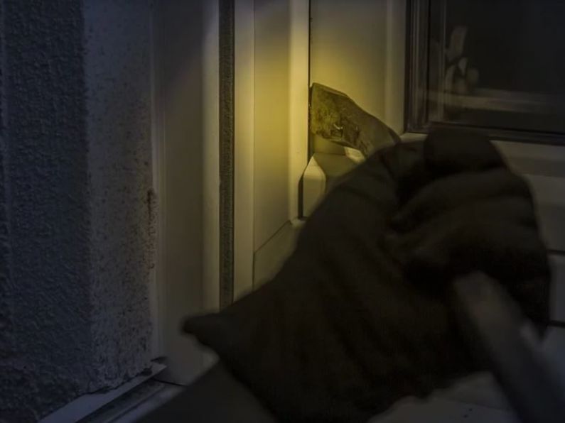 Gardaí are warning people to be extra cautious when answering their doors at home
