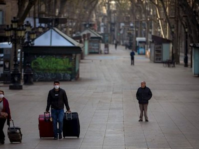 Govt advises 20,000 Irish tourists in Spain to fly home before midnight on Thursday