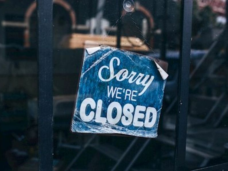 Calls for restaurants and cafes to shut following govt decision to close pubs