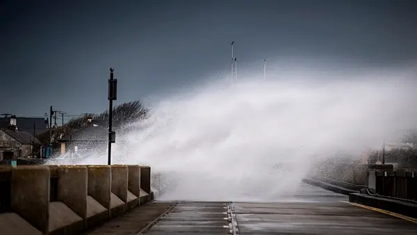 8 stormy pictures as Dennis the Menace blows through Ireland