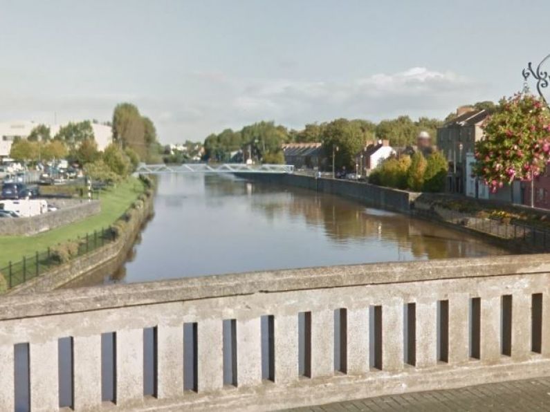 Searches are resuming for a man seen entering the river in Kilkenny on Monday