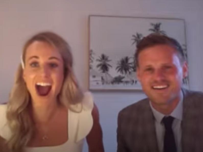 Ellie Goulding surprise Bride and Groom in Wedding Zoom