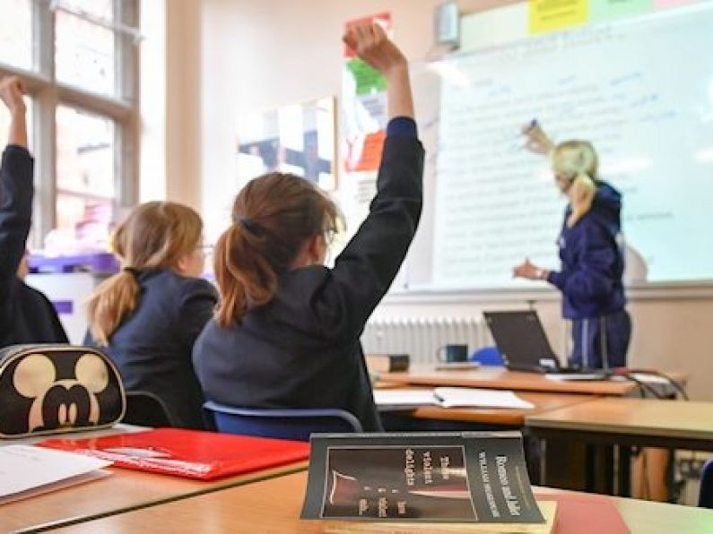 Schools should 'avoid group assemblies', according to department