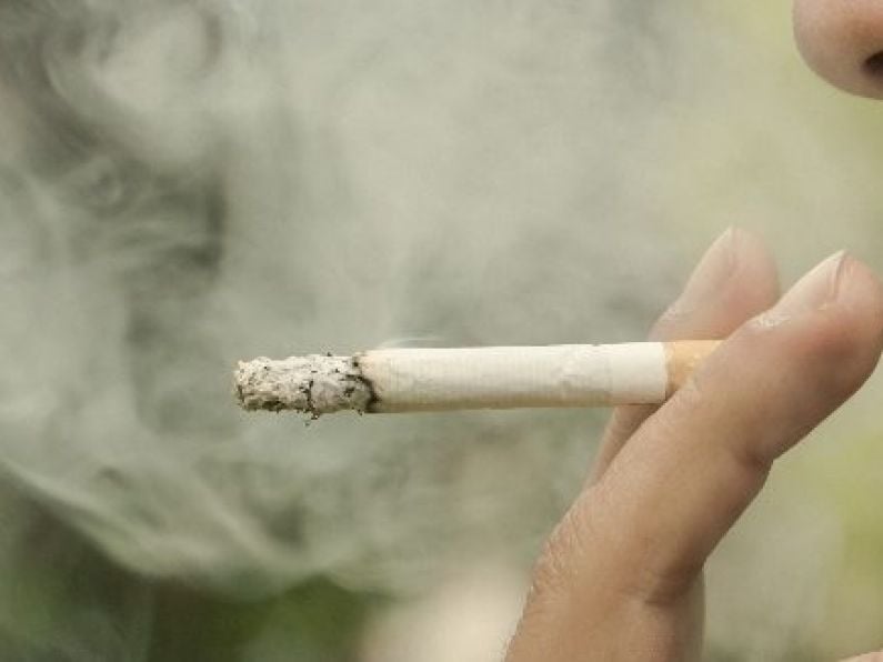 Government to consider raising smoking age to 21