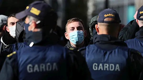 Photos: violent clashes between Dublin protest groups